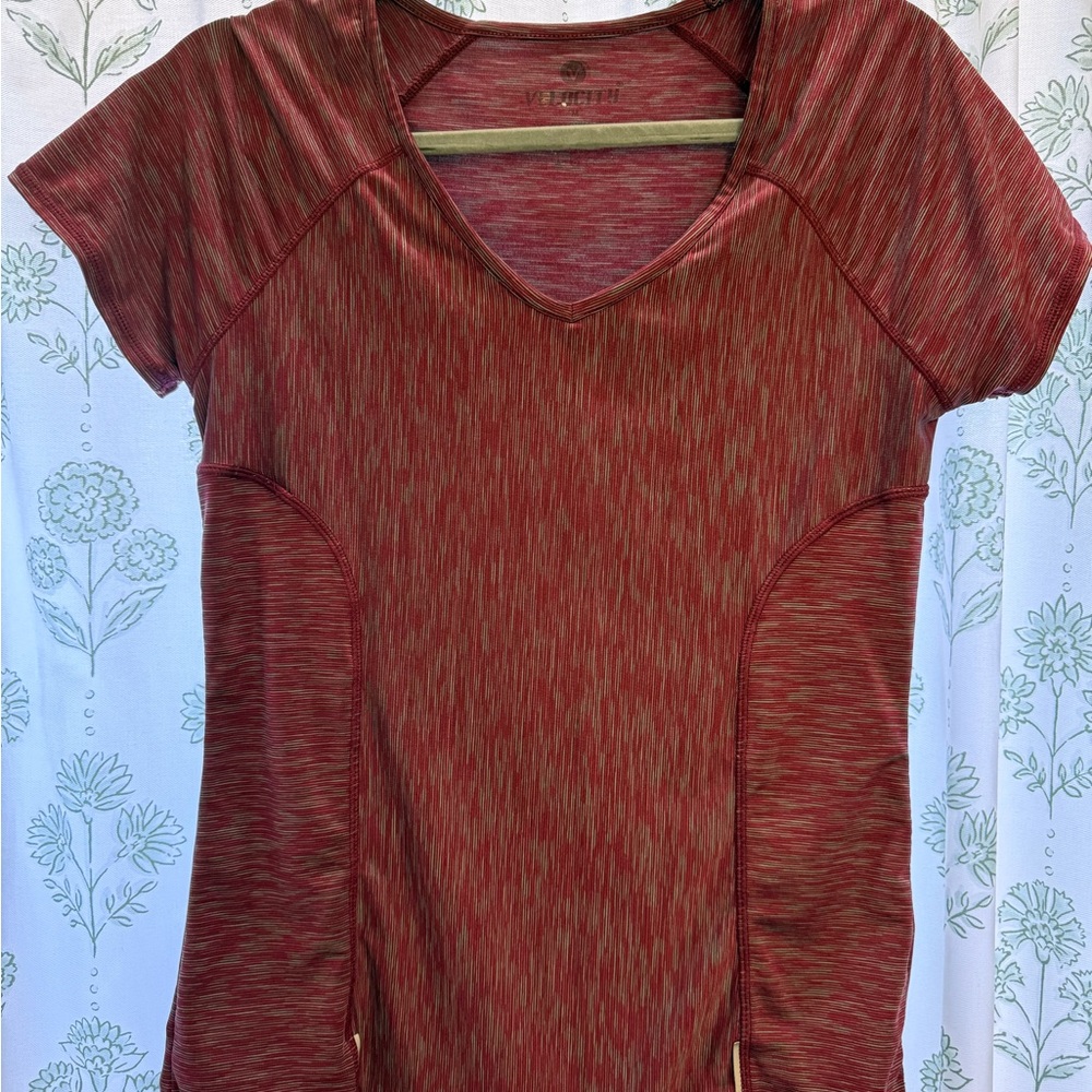 Velocity Heathered Maroon V-Neck Athletic Top